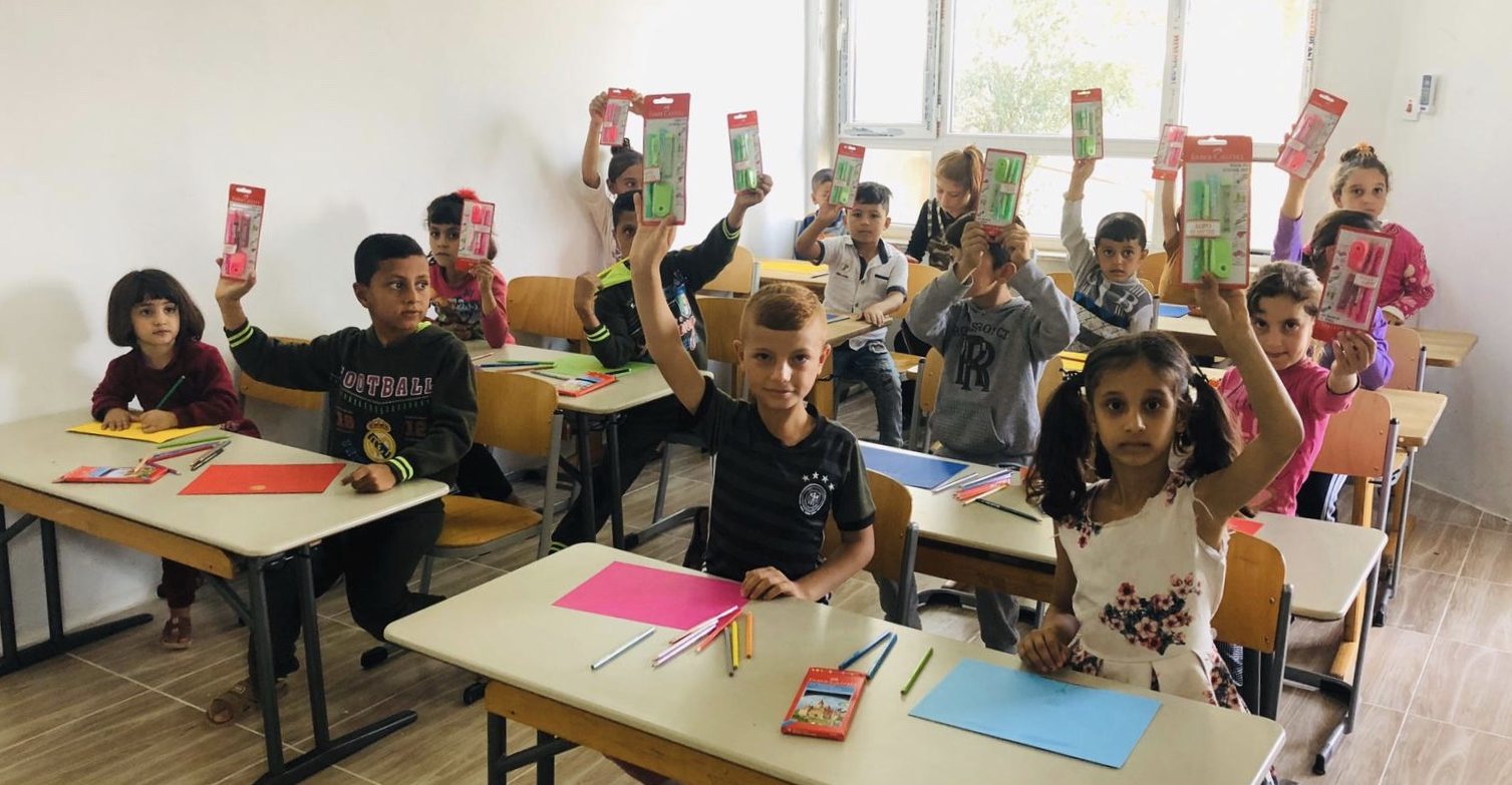 Nach Monaten im Lockdown und dem Umzug in größere Räume ist im kurdischen Nordirak das HELIN Bildungszentrum für geflüchtete Kinder wieder eröffnet.